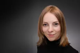 Portrait von einer Frau im Studio, in Jena